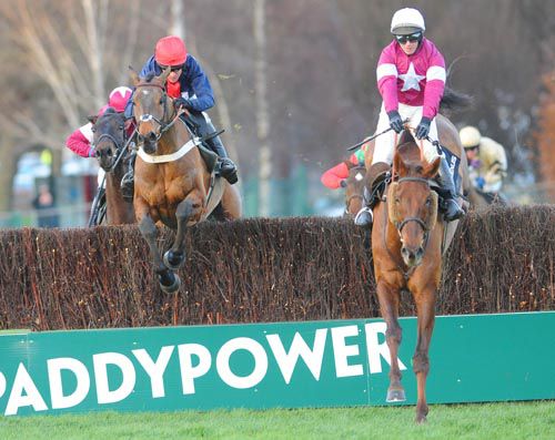 Bobs Worth, red cap, tracks First Lieutenant in the Lexus