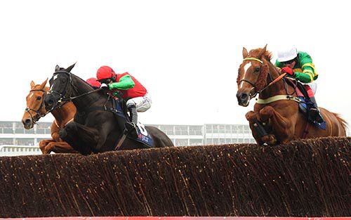 Taquin Du Seuil (centre) comes to claim Uxizandre with Double Ross (left)
