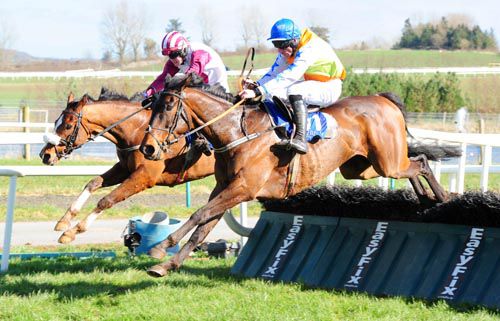 Golden Plan (far side) and Kerrieonvic fly the last together