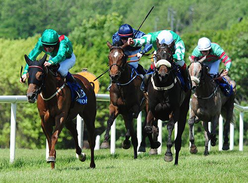 Rayna holds off Lady Clitico