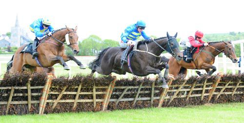 Fantastic Bob and Davy Russell (centre) are narrowlt ahead of Diamondgeezer Luke (left) and Dfordarsi 
