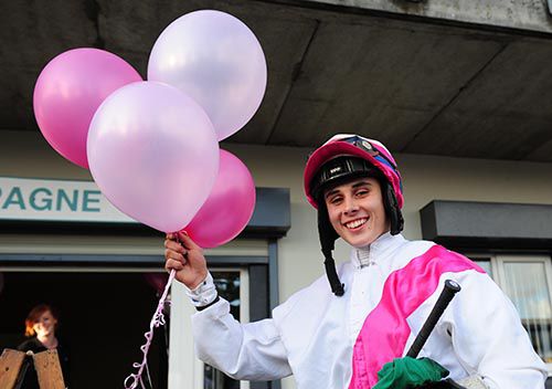 Ronan Whelan with some Back Off Mate-coloured baloons!