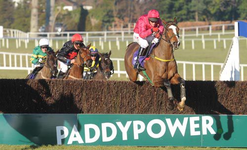 Apache Stronghold winning at Leopardstown