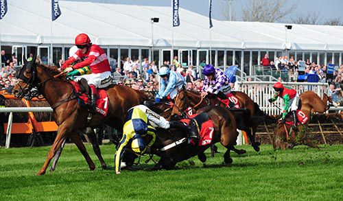 All Yours avoids the trouble to win under Sam Twiston-Davies