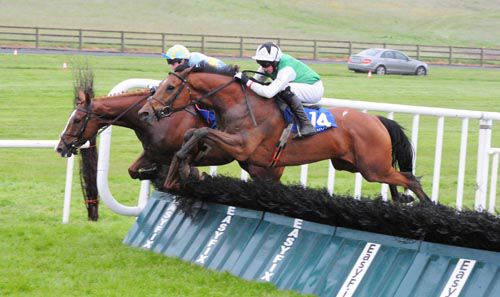 Red Castle (inside) and Icelip jump the last together