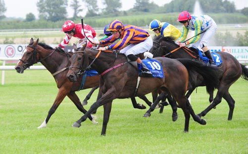 Annie Irish (Ross Coakley, stripes) comes out on top at Limerick