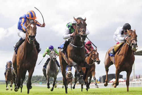 Diamondsandrubies holds on in the Pretty Polly