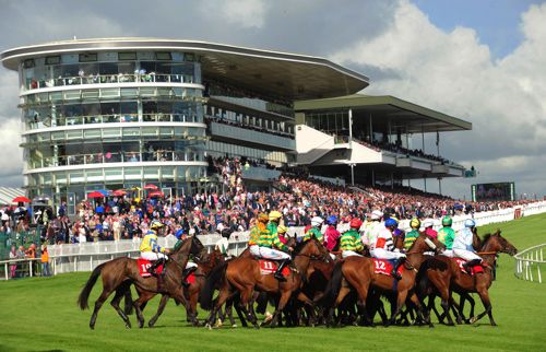 runners circling at the start of the Tote Galway Plate
