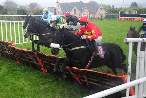 Santo Prince (red) comes to lead