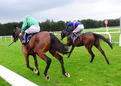 Damut (right) leads close home to beat Holeinthewall Bar