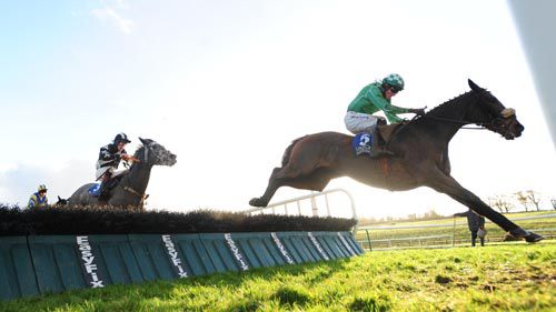 Holeinthewall Bar and Mikey Fogarty jump the last