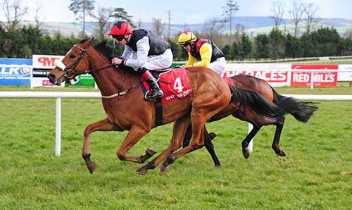Topaz Clear and Pat Smullen come home in front of Warp Factor and Wayne Lordan
