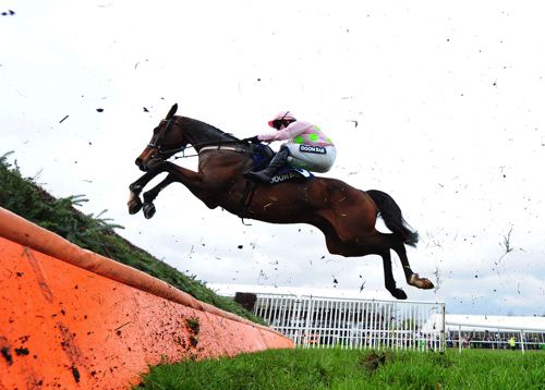 Douvan turns on the style at Aintree