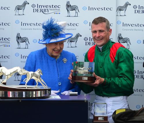 Pat Smullen receiving his trophy after Harzand's Investec Derby win in 2016