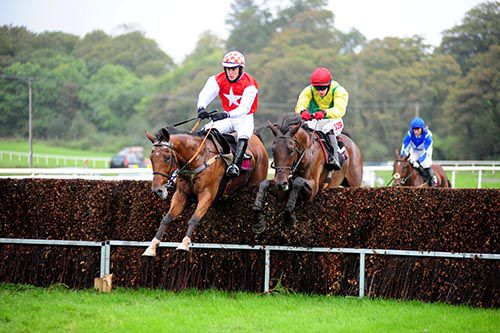 Sizing Coal and Jonathan Burke (right) comes to outgun Another Rebel (Martin Ferris) at the last