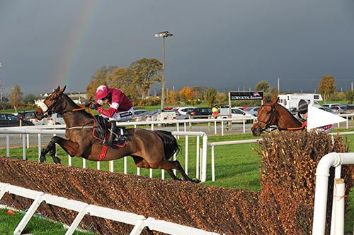 A Toi Phil jumps the last under Ruby Walsh