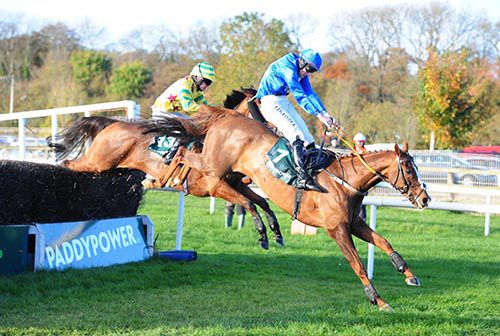 Raz De Maree leads over the last