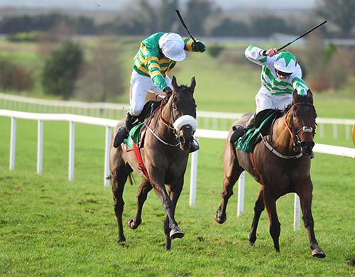 Glenloe (left) and Barry Geraghty just gets the better of Call The Taxie (Rachael Blackmore)