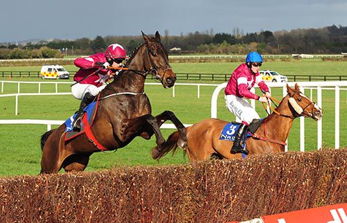 Ball D'arc (nearest) jumps to the front at the last