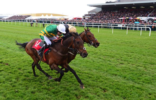 Unowhatimeanharry beating Nichols Canyon in 2017 Champion Stayers' Hurdle
