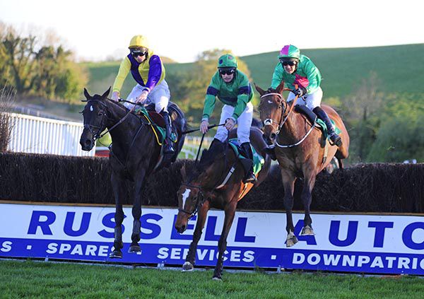 Cant Pay Wont Pay (right) and Donal Delahunt jumps the last