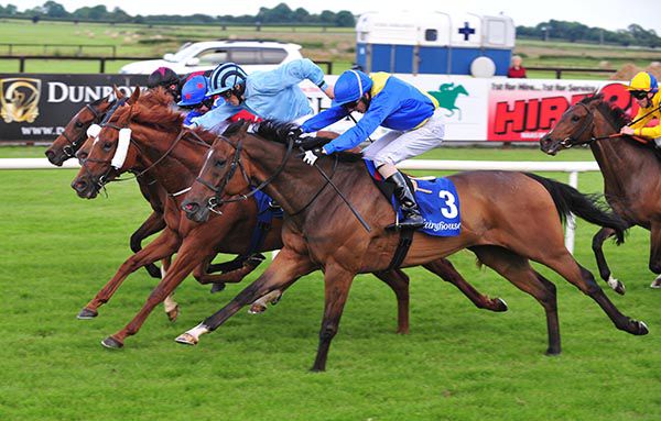 Bien Chase (sheepskin cheek-pieces, centre)