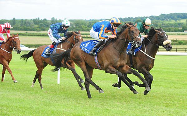 Seahenge, near side, swoops to grab Yulong Warrior