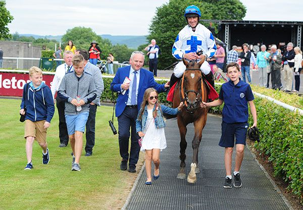 Deor and Davy Russell are led back in by the Glesson family