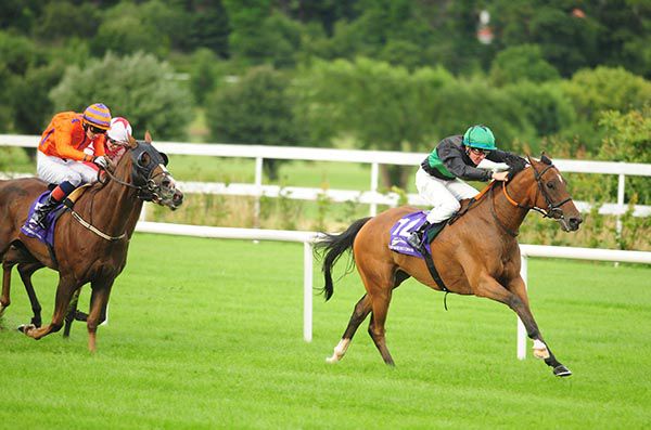 Tom Dooley is ridden out by Sean Davis