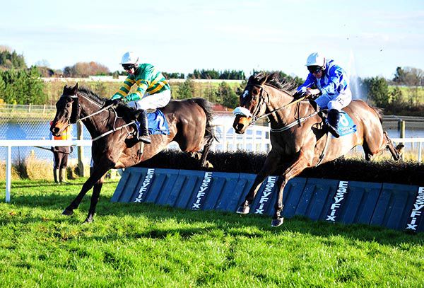 Getoutwhenyoucan (inside) just leads Fairymount Boy over the last