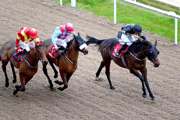Paparazzi & Sean Corby (right) beats Lucky Red & Smiling Eliza