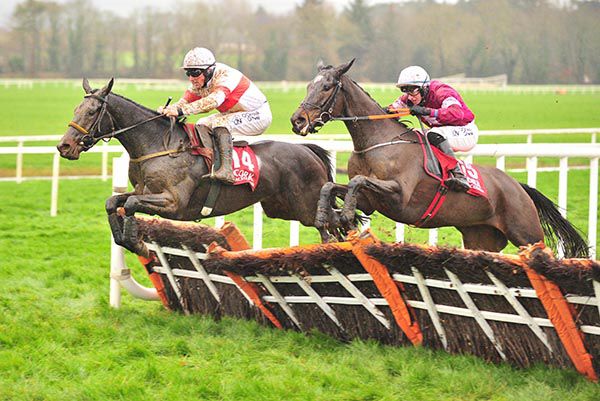 Vision D'ete leads Azua Emery over the last