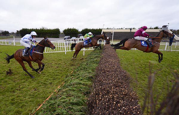 Close Shave (middle) gives chase to Ballela Boy with Inis Meain also in pursuit