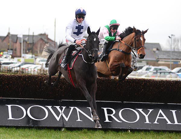 Goose Man and Andrew Lynch (winner, right) are about to pounce on Robin Des Mana and Davy Russell