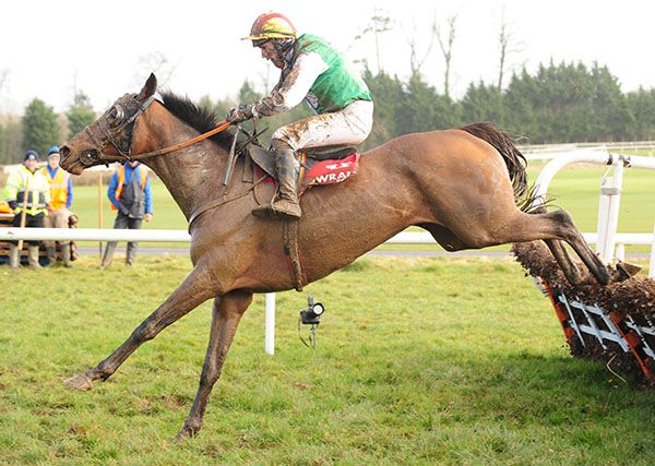 Spancil Hill and Cathal Landers jump the last