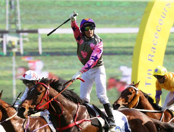 Brett Prebble celebrates in the saddle after bringing up his 800th Hong Kong