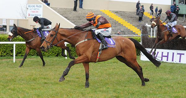 Sumos Novios and Robbie Power (nearside) got the better of Undressed (Danny Mullins)