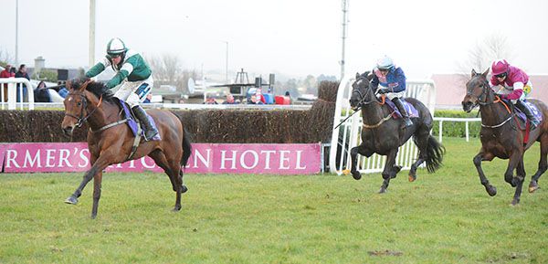Thosedaysaregone and Richie Deegan lead The Shunter (centre) and Moratorium home