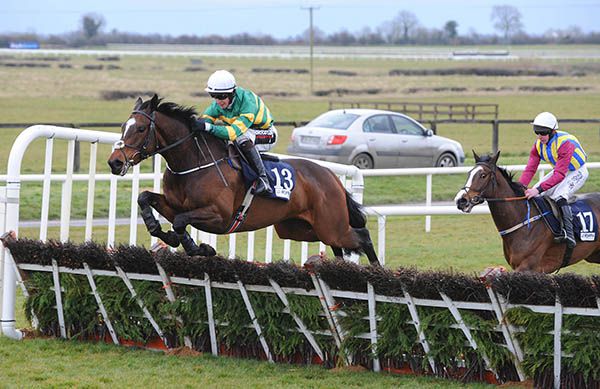 Uisce Beatha pops the last in Fairyhouse