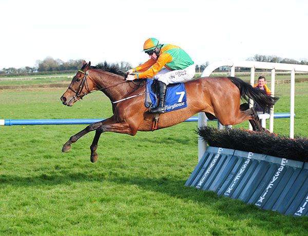 Victoria Bay clears the last under Sean Flanagan