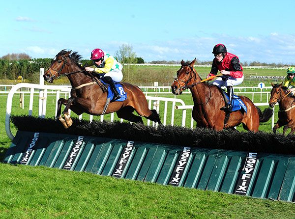 Trump Sixteen (Danny Hand) leads Sil Ver Klass (Eoin O'Connell) home 