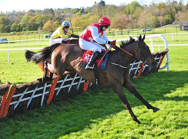 Rooster Byron clear the last under Kevin Sexton