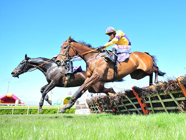 Monotype (nearest) jumps the last with Great Khan on his outer