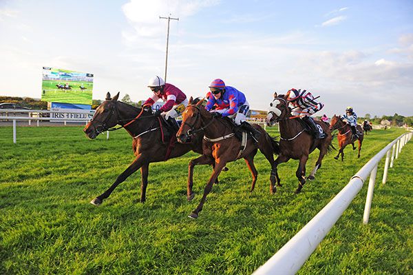 Moratorium (white cap) just sees off Classic Concorde
