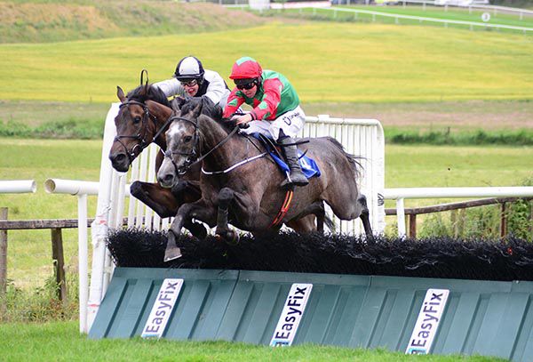 Touchedbyanangel (right, Andrew Lynch) prevailed from Go Guarantor (J J Slevin)