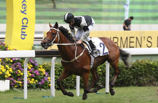 Former Irish trained Exultant wins the G3 Queen Mother Memorial Cup in style.