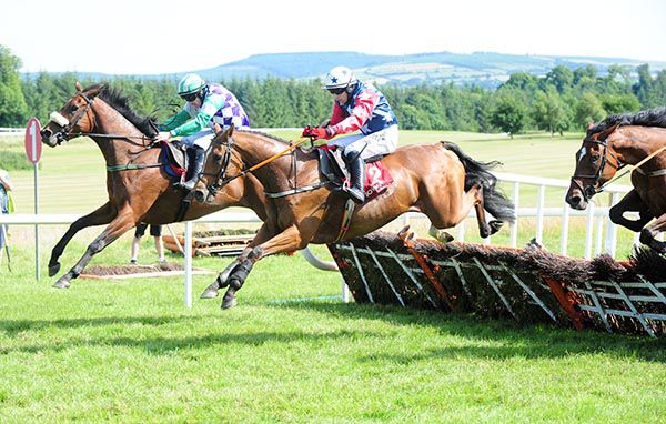 Ingleby Mackenzie (far-side, Sean Flanagan) beat Dixie Highway and Mark Enright