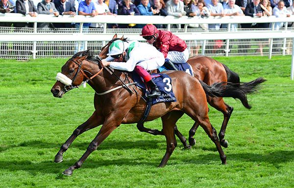 Emaraaty Ana and Frankie Dettori win for trainer Kevin Ryan 