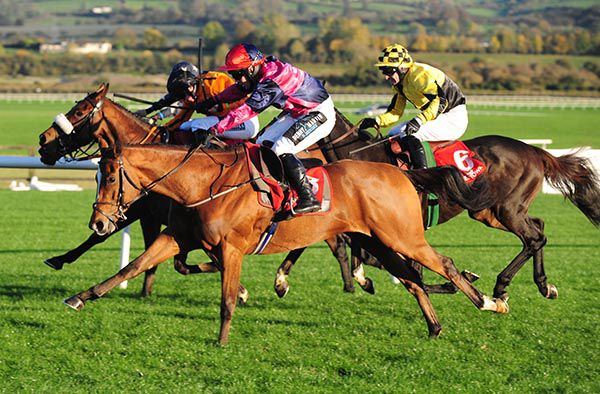 Chapmanshype (nearest) sweeps through to lead under Richie Deegan