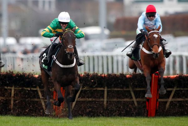 Verdana Blue (right) comes to tackle Buveur D'air at Kempton